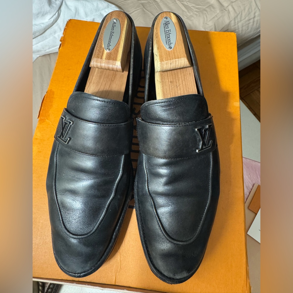 Black Leather Penny Loafers Sleek Design Formal